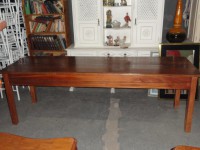 Mesa de madeira antiga grande.